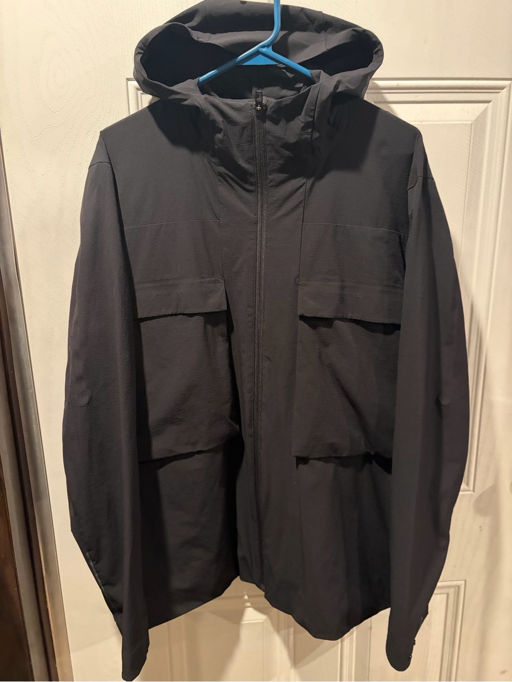 lululemon athletica Men's Hooded Lightweight Jacket in Black